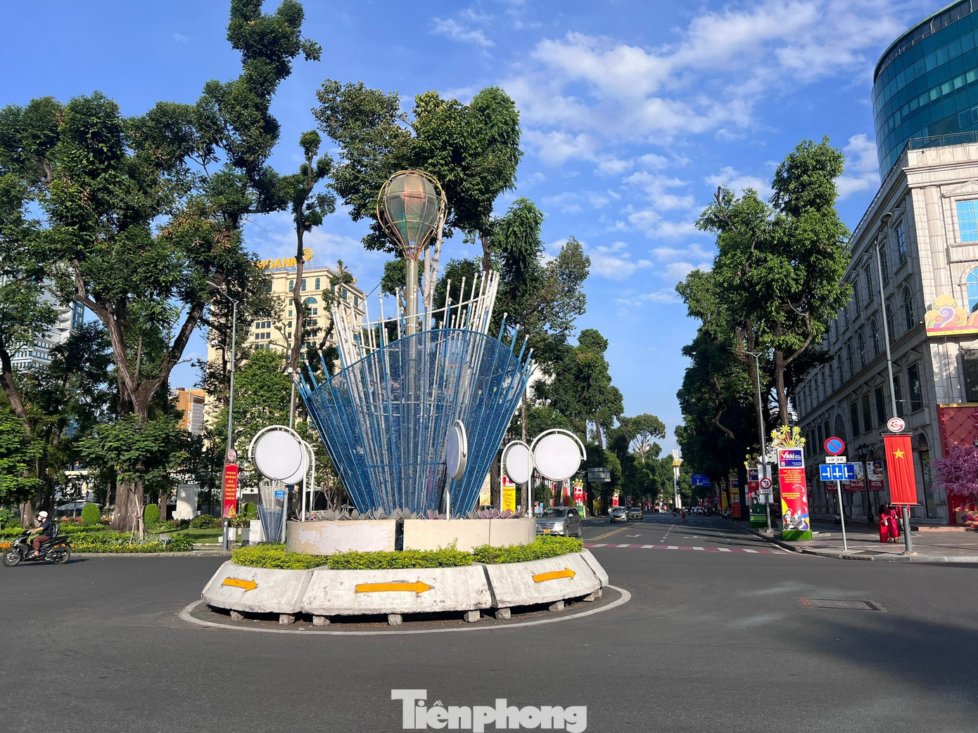 Không gian yên tĩnh đến lạ thường trên trục đường Lê Duẩn sáng nay tp-duong-pho-uyen-phuong-6.jpg
