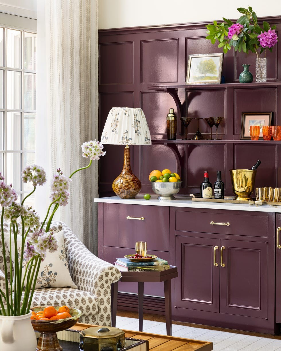 Plum (tím mận) gợi mở cảm xúc lãng mạn nhưng không sến súa cho không gian. 3-2.jpg