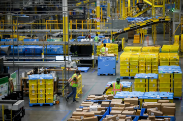Soán ngôi Walmart, Amazon trở thành doanh nghiệp lớn nhất thế giới