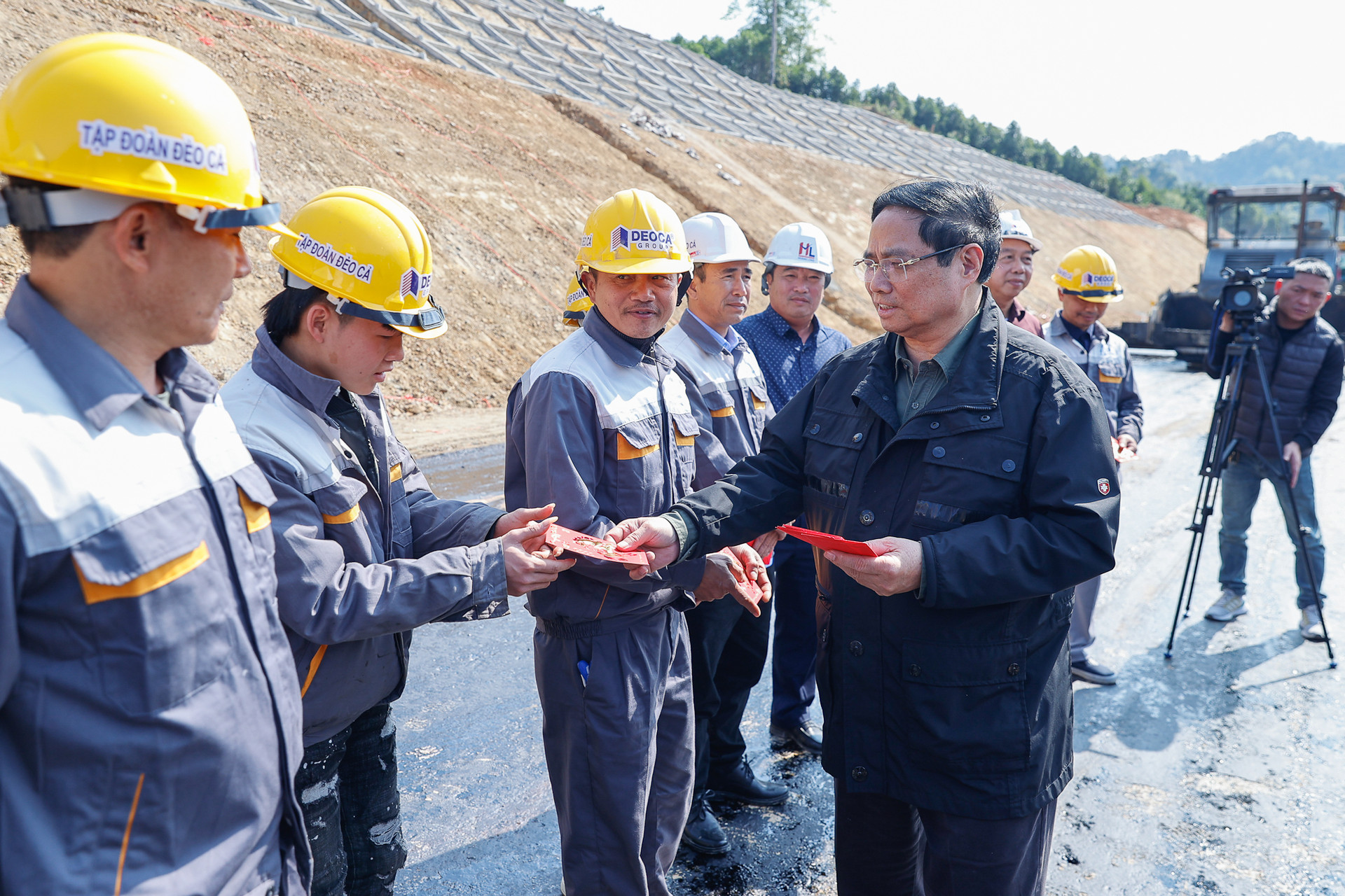 Thủ tướng: Khánh thành cao tốc Đồng Đăng – Trà Lĩnh và Hữu Nghị - Chi Lăng vào dịp 30/4- Ảnh 10. Thủ tướng: Khánh thành cao tốc Đồng Đăng – Trà Lĩnh và Hữu Nghị - Chi Lăng vào dịp 30/4- Ảnh 10.
