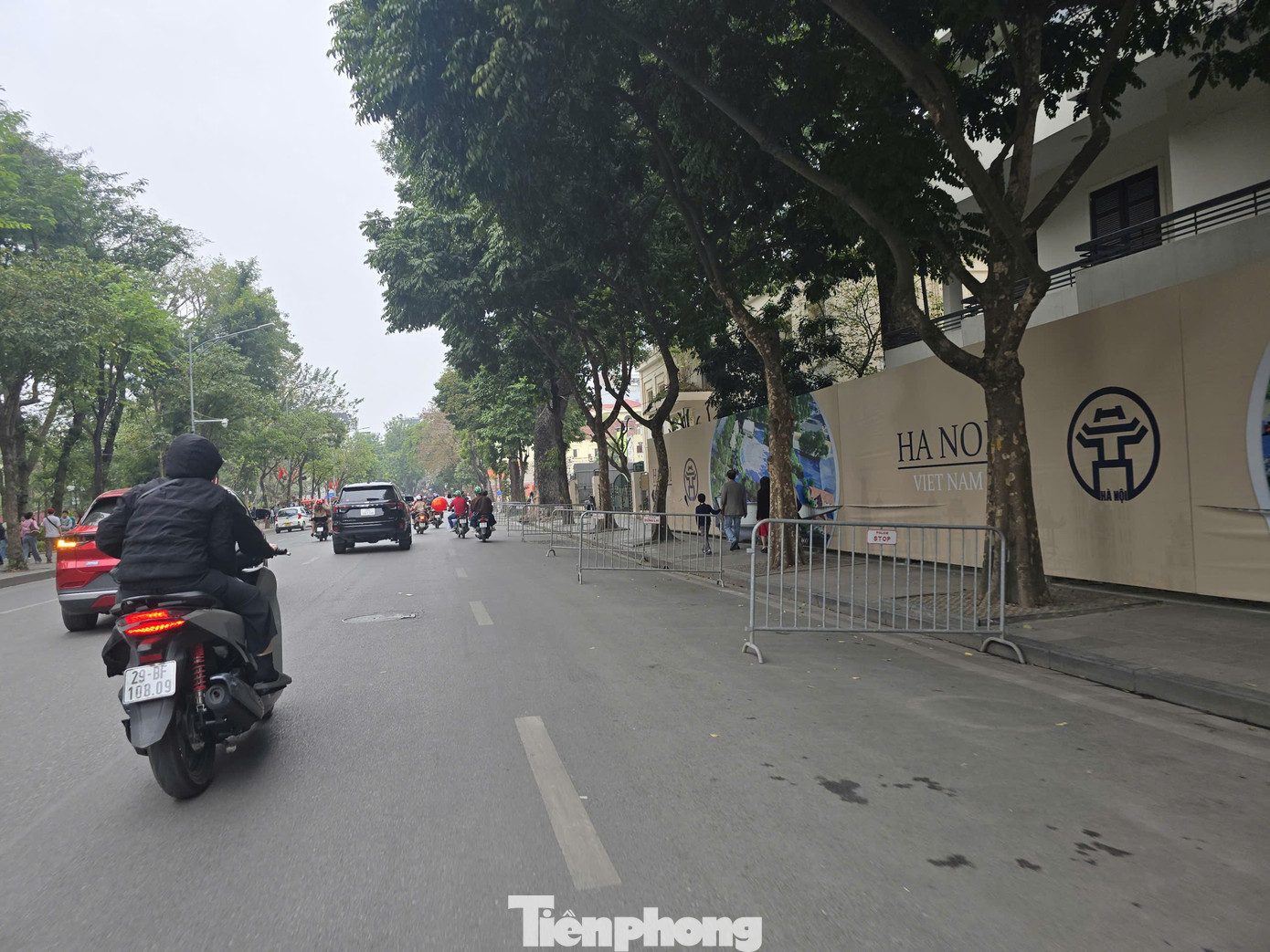 Đường Đinh Tiên Hoàng, thường bị biến thành bãi ô tô trái phép mỗi dịp Tết nhưng không còn tái diễn vào dịp Tết năm nay tp-7550000928644-d4b6a26b3bbb4389df88f0ce6cfb974c.jpg