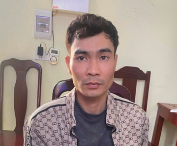 Kiểm tra một nhà nghỉ, bắt khẩn cấp Bùi Hoàng Thông SN 1994
