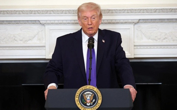 THUẾ QUAN HOA KỲ: Tổng thống Donald Trump tạm áp thuế toàn cầu 10%