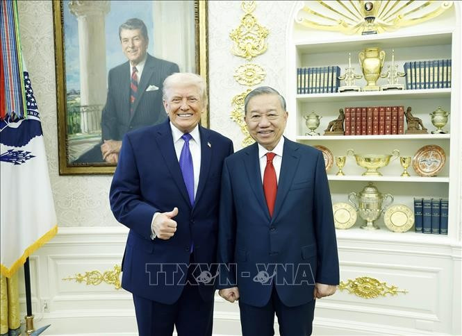Tổng Bí thư Tô Lâm gặp Tổng thống Mỹ Donald Trump tại Nhà Trắng. Ảnh: TTXVN trump-21226-24-1771629490797-17716294909891119295852.jpg