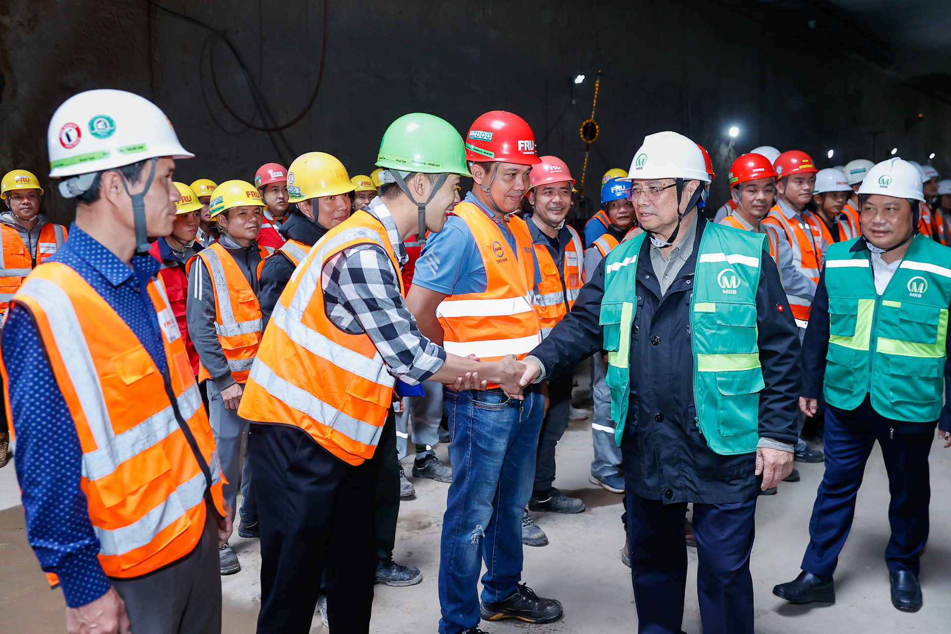 Thủ tướng: Tốc độ triển khai đường sắt đô thị thời gian tới phải gấp hàng chục lần những năm qua- Ảnh 2. Thủ tướng: Tốc độ triển khai đường sắt đô thị thời gian tới phải gấp hàng chục lần những năm qua- Ảnh 2.