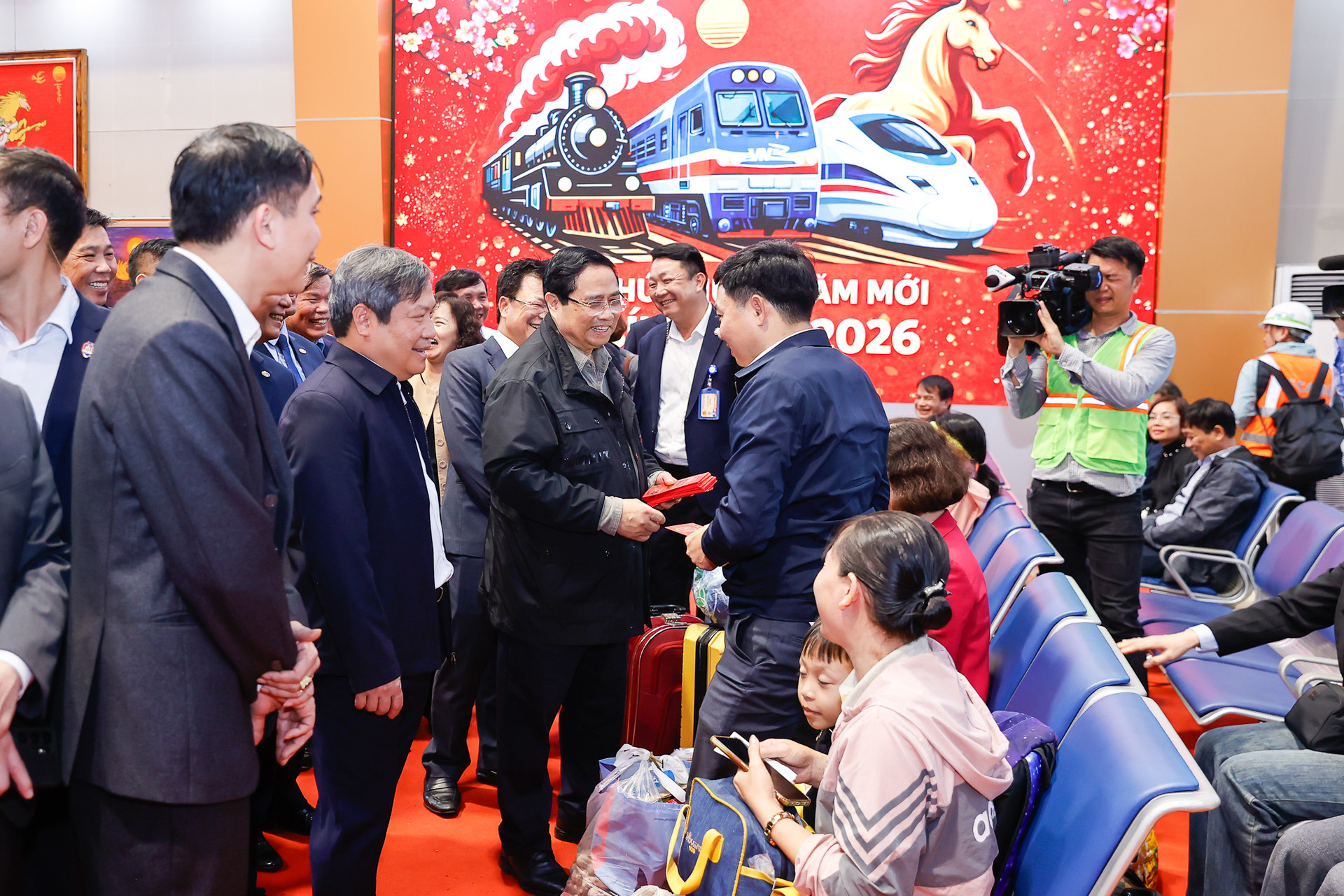 Thủ tướng: Tốc độ triển khai đường sắt đô thị thời gian tới phải gấp hàng chục lần những năm qua- Ảnh 12. Thủ tướng: Tốc độ triển khai đường sắt đô thị thời gian tới phải gấp hàng chục lần những năm qua- Ảnh 12.