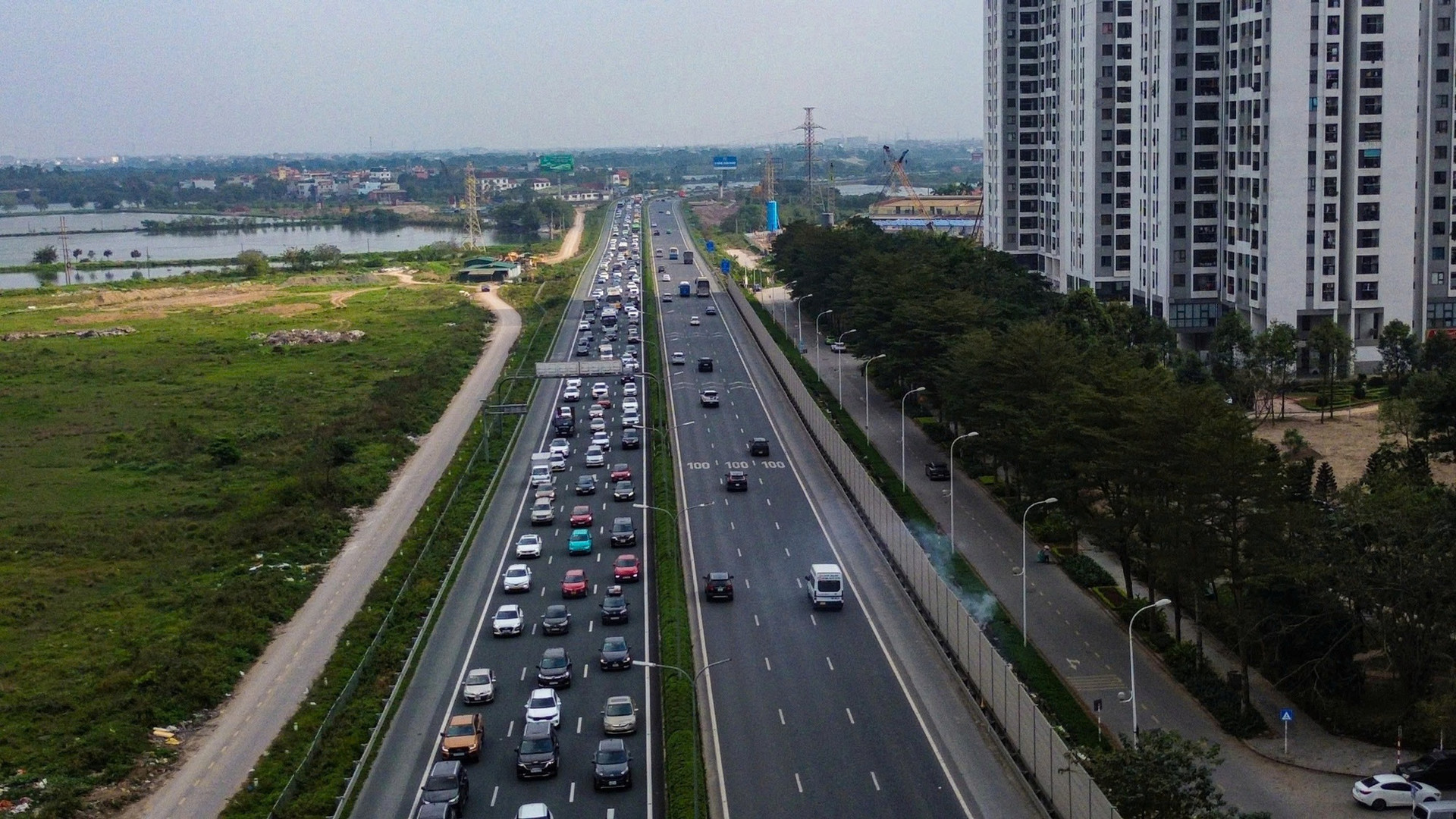 Dự kiến đóng cao tốc ra khỏi Hà Nội, TPHCM, ưu tiên phương tiện vào thành phố- Ảnh 1. Dự kiến đóng cao tốc ra khỏi Hà Nội, TPHCM, ưu tiên phương tiện vào thành phố- Ảnh 1.