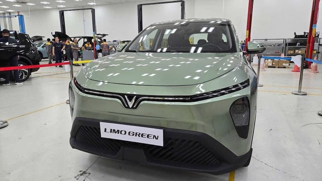 nghenhin_xedoisong_vinfast_limo_green_1.jpg