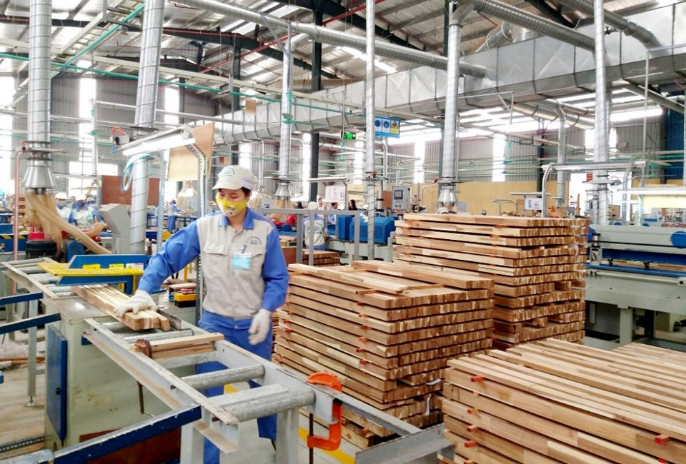 Việc thuế đối ứng bị huỷ và mức thuế bổ sung áp 15% giúp doanh nghiệp Việt giảm bớt áp lực chi phí so với mức thuế trước đó. xuat-khau.jpg