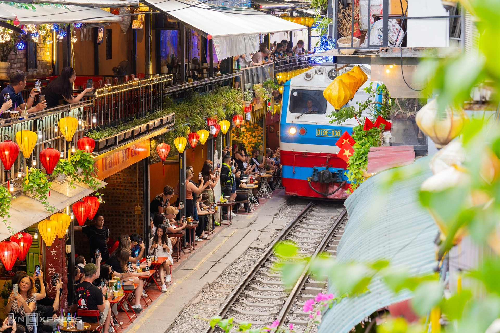 Tuyến đường sắt kết nối 2 ga tàu hỏa lâu đời của Thủ đô sắp có thay đổi lớn- Ảnh 1. Tuyến đường sắt kết nối 2 ga tàu hỏa lâu đời của Thủ đô sắp có thay đổi lớn- Ảnh 1.