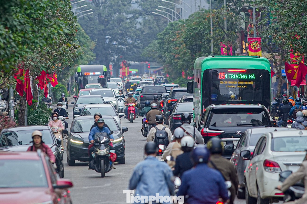 Các phương tiện chỉ có thể di chuyển chậm trên phố Vũ Trọng Phụng. tp-giao-ythong-anhu2-24.jpg