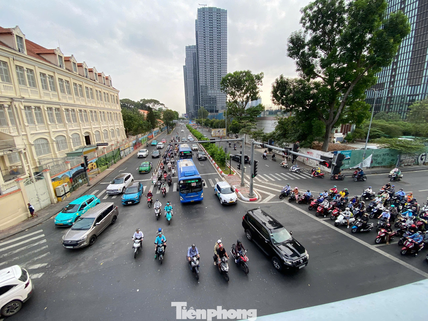 Nút giao Nguyễn Hữu Cảnh - Tôn Đức Thắng, phường Sài Gòn thông thoáng bất ngờ vào giờ cao điểm sáng 23/2. tp-nguyen-huu-canh.jpg