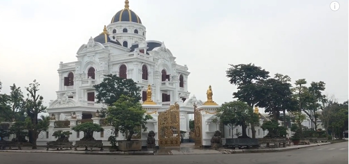 ‘Ông trùm’ thạch rau câu Long Hải sở hữu lâu đài dát vàng, giá trị trăm tỷ trên mảnh đất quê hương- Ảnh 1. ‘Ông trùm’ thạch rau câu Long Hải sở hữu lâu đài dát vàng, giá trị trăm tỷ trên mảnh đất quê hương- Ảnh 1.