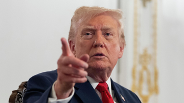 Căng thẳng bùng phát: Ông Trump cảnh báo tăng mạnh thuế với các nước 'chiêu trò' trong thỏa thuận thương mại