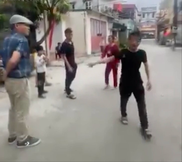 Công an mời người ‘đòi’ thu tiền đỗ xe trước cổng chùa lên làm việc