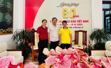 Nhận 10,6 triệu đồng từ người đàn ông lạ, nam tài xế lập tức báo Công an