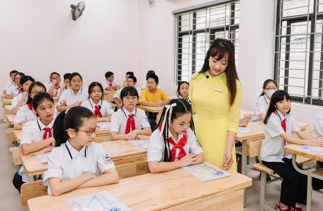 Theo quy định của Bộ GD&ĐT, tiền lương 1 tiết dạy thêm của nhà giáo được tính bằng tiền lương 1 tiết dạy x 150%. ha.jpg