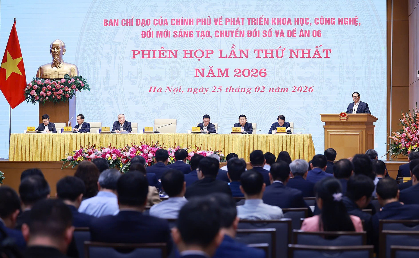 Phiên họp được tổ chức theo hình thức trực tiếp kết hợp với trực tuyến. Ảnh: VGP. 252ttg2.jpg