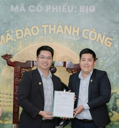 Ông Võ Phi Nhật Huy - Chủ tịch <a style='text-decoration: none;' href='/BIG'>BIG</a> trao quyết định bổ nhiệm Tân Phó Tổng Giám đốc cho ông Nguyễn Minh Khang