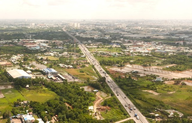 Thành phố giàu nhất Việt Nam sắp chi 10.400 tỷ ‘lên đời’ tuyến đường cửa ngõ, giải cứu kẹt xe phía Tây Bắc- Ảnh 1. Thành phố giàu nhất Việt Nam sắp chi 10.400 tỷ ‘lên đời’ tuyến đường cửa ngõ, giải cứu kẹt xe phía Tây Bắc- Ảnh 1.