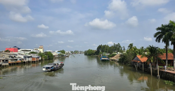 Khởi công bờ kè thuộc dự án chống ngập hơn 4.000 tỷ ở Vĩnh Long