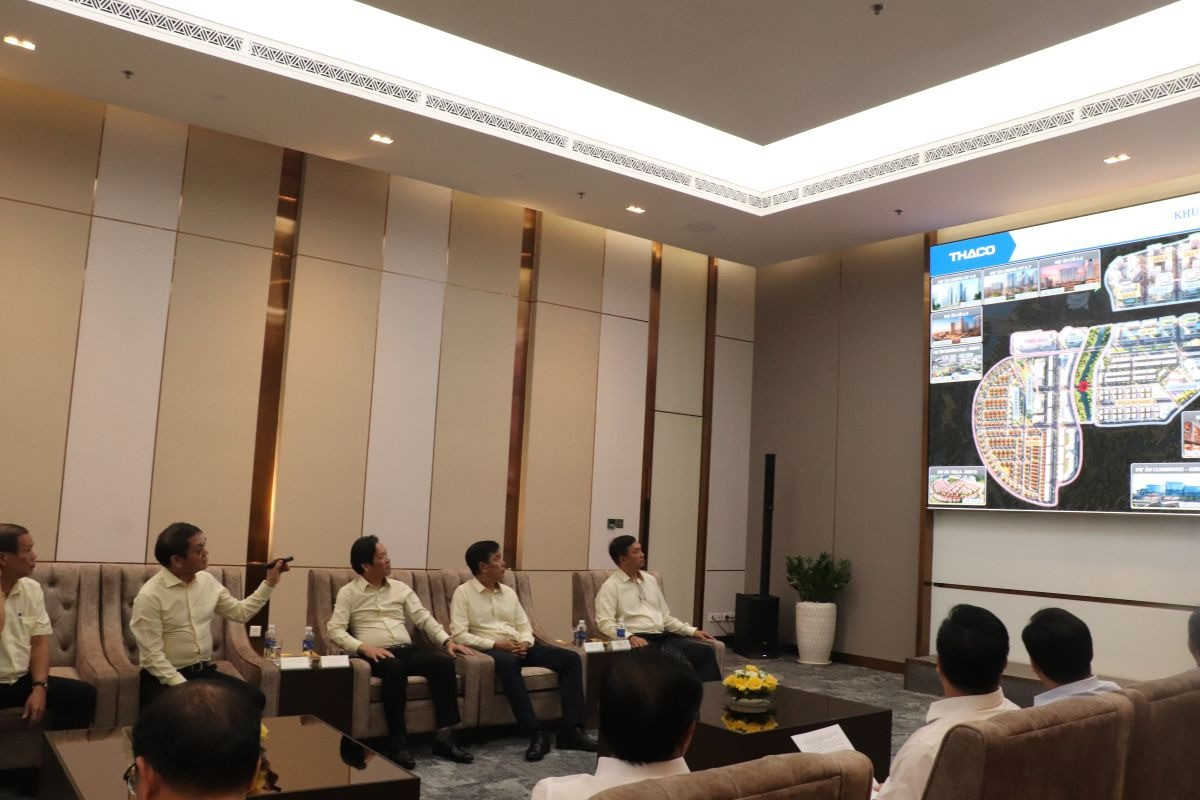 Ông Trần Bá Dương thông tin với đoàn lãnh đạo UBND Thành phố tại buổi thăm. Nguồn ảnh: UBND TP. HCM Ông Trần Bá Dương thông tin với đoàn lãnh đạo UBND Thành phố tại buổi thăm. Nguồn ảnh: UBND TP. HCM
