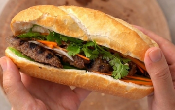 Hơn 70 người nhập viện nghi ngộ độc sau khi ăn bánh mì của một thương hiệu nổi tiếng