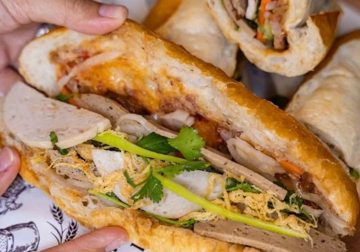 Hơn 70 người nhập viện sau khi ăn bánh mì
