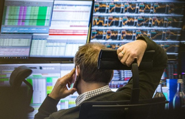 Khối ngoại rót trăm tỷ vào 7 cổ phiếu, VN-Index đóng cửa trên 1.880 điểm