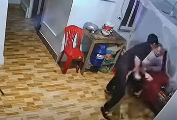 Nam thanh niên đánh mẹ gãy tay, hành hung chị gái tối mùng 3 Tết bị công an mời lên làm việc