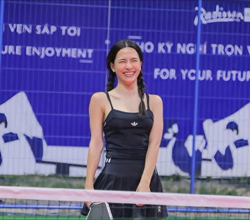 'Nữ hoàng cháy vé' bất ngờ đầu tư 12 sân pickleball