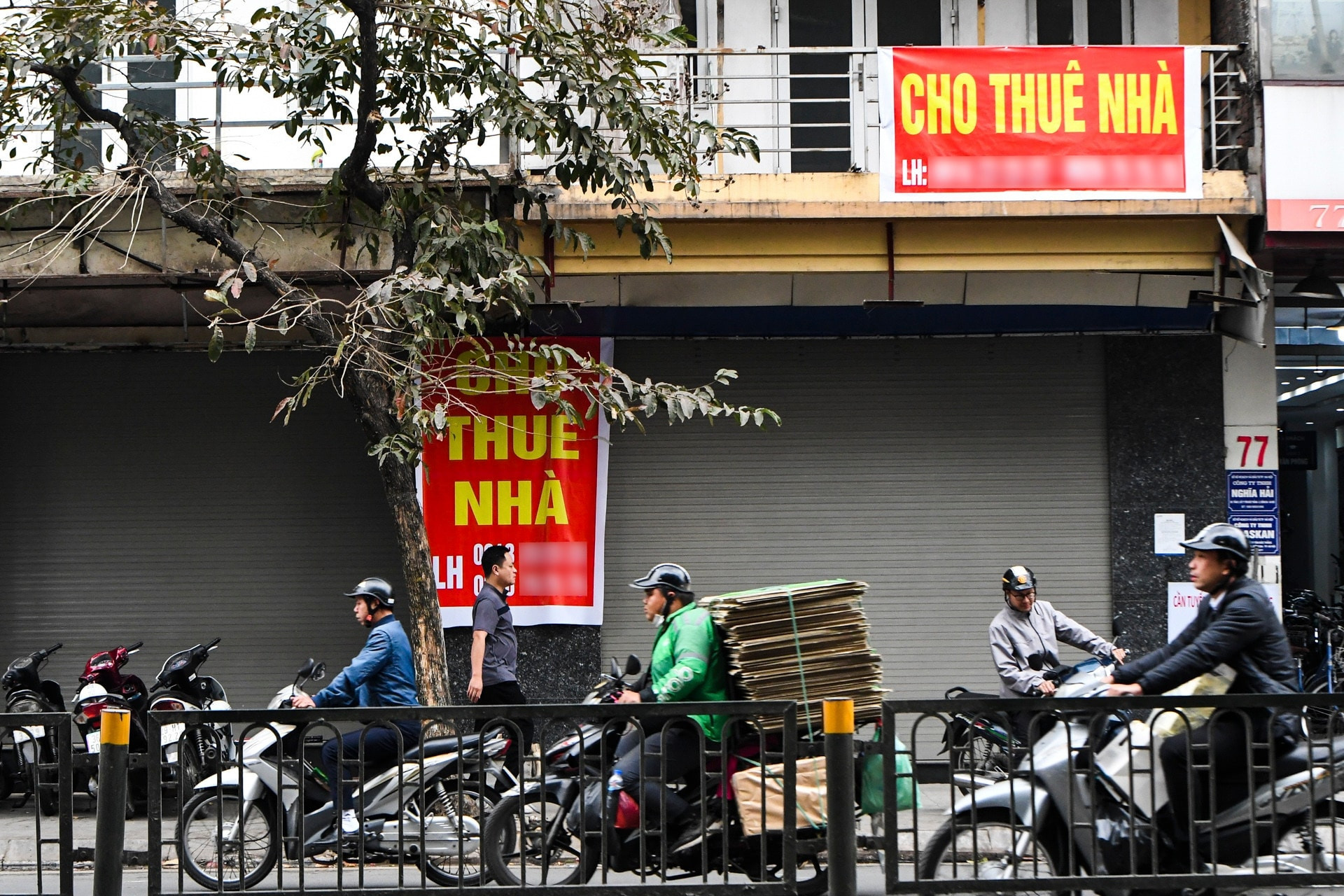 hang-loat-mat-bang-dac-dia-o-ha-noi-e-khach-vi-tang-gia-cho-thue-67597.jpg