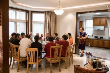 7 cặp vợ chồng góp 10 triệu/tháng thuê biệt thự dưỡng già, không phiền con cháu