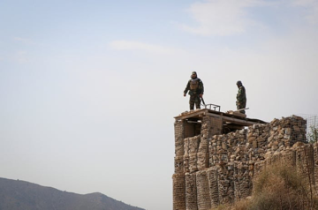 Pakistan tuyên bố “chiến tranh công khai” với Afghanistan, không kích làm rung chuyển Kabul
