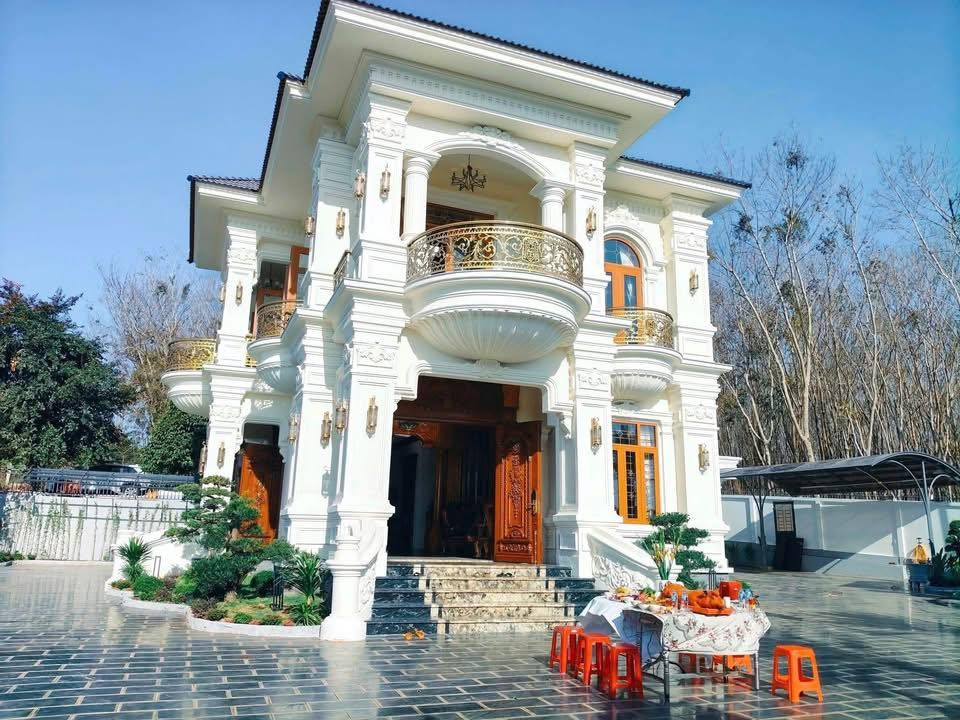 Biệt thự tân cổ điển mái Nhật: Sự giao thoa giữa chuẩn mực châu Âu và tinh thần Á Đông- Ảnh 1. Biệt thự tân cổ điển mái Nhật: Sự giao thoa giữa chuẩn mực châu Âu và tinh thần Á Đông- Ảnh 1.