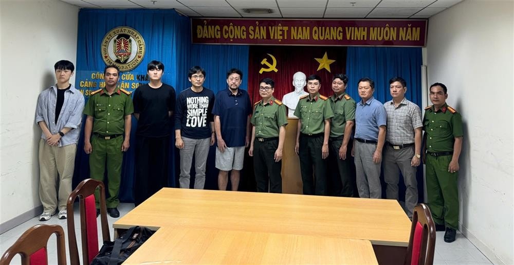 Đại diện các cơ quan chức năng của Việt Nam, Hàn Quốc tham gia bàn giao đối tượng Kim Kwang Pil vào ngày 21/11/2024 . 22.jpg