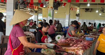 Có hay không việc 'thả nổi' kiểm dịch 90% thịt lợn ở Quảng Trị?