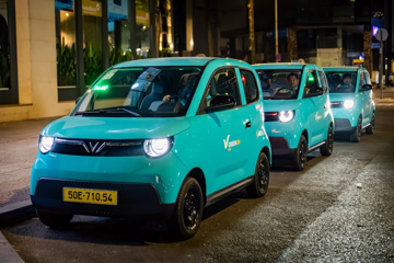 Công ty của tỷ phú Phạm Nhật Vượng ra mắt taxi điện 'tí hon' tại TP.HCM, giá chỉ từ 13.750 đồng/km