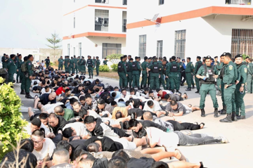 Khám xét 22 tòa nhà, phát hiện hơn 2.000 'chuyên viên chứng khoán', 'cán bộ thuế online'