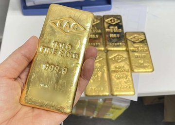 Khám xét xe ô tô phát hiện 70 chỉ vàng, Hồ Văn Thủy bị bắt ngay tại chỗ