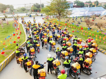 Một công ty may thưởng Tết 3 tháng lương cho 16.000 lao động, phải tạm ngừng sản xuất vì công nhân quá phấn khích