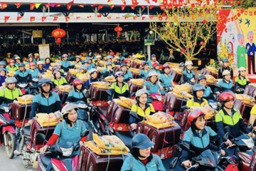 Một doanh nghiệp dệt may ở Hưng Yên chi thưởng Tết tới tháng 15, công nhân nhận hàng chục triệu trước giờ tan làm