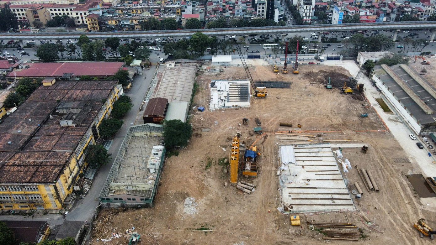 Khu này trước đây là trụ sở, kho, cơ sở sản xuất thuộc quyền quản lý, sử dụng của 3 doanh nghiệp, gồm Xà phòng Hà Nội (Haso), Bột giặt <a style='text-decoration: none;' href='/LIX'>LIX</a> và Thuốc lá Thăng Long. Trong đó, khu đất 223 và 223B rộng gần 4,48 ha, còn lại khu 235 Nguyễn Trãi trên 6,5 ha. z7492776997209-cd7c5fe6390a93c901ce21669f9f98db.jpg