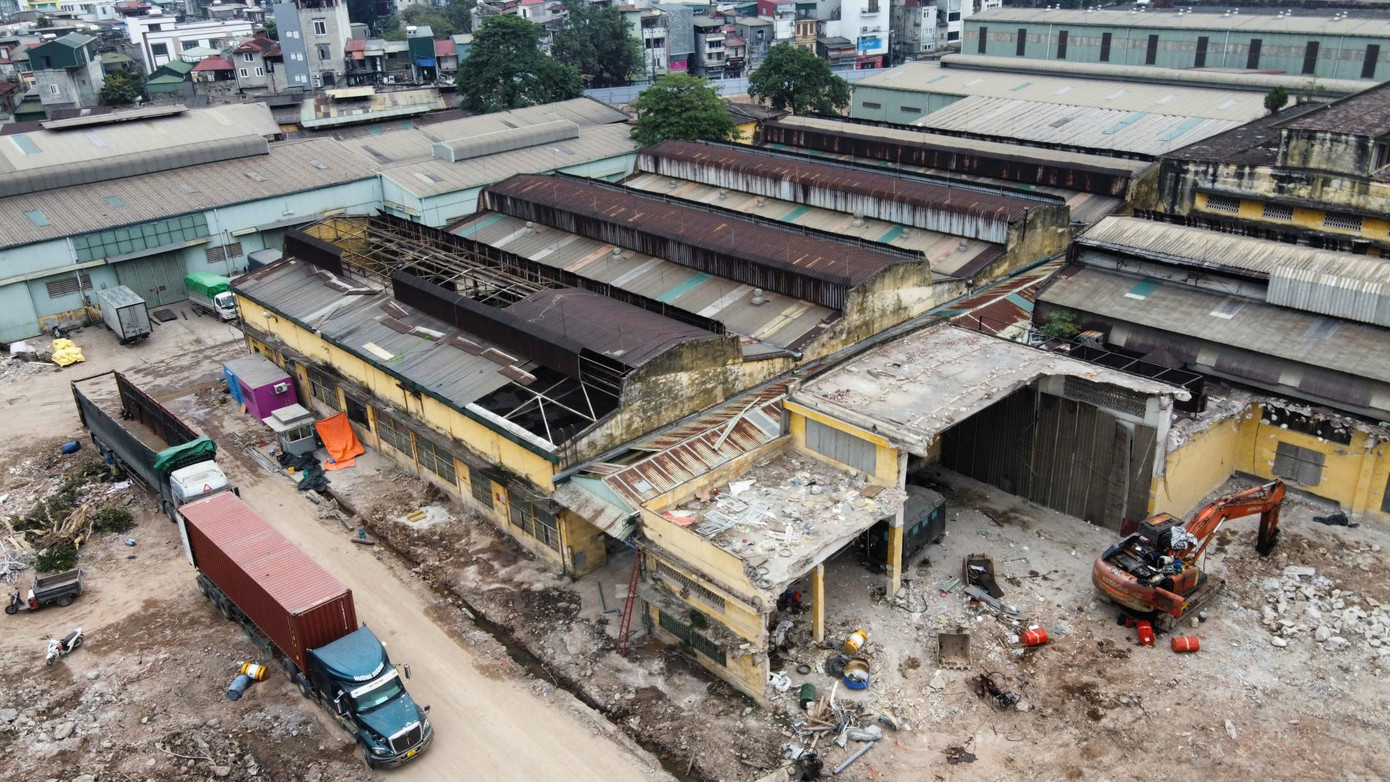 Cùng với đó, 8.134 m2 đất công cộng thành phố (khách sạn, thương mại, dịch vụ, văn phòng, ngân hàng….); 11.726 m2 đất công cộng khu ở; 2.107 m2 là đất công cộng đơn vị ở; 8.205 m2 đất trường THCS; 7.791 m2 đất cây xanh và 6.967 m2 đất mở đường theo quy hoạch. z7492776943503-ec5b1c8bedd69379bb412ad95913b54d.jpg