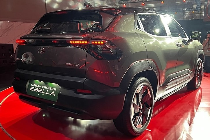 duoi-xe-toyota-1.jpg