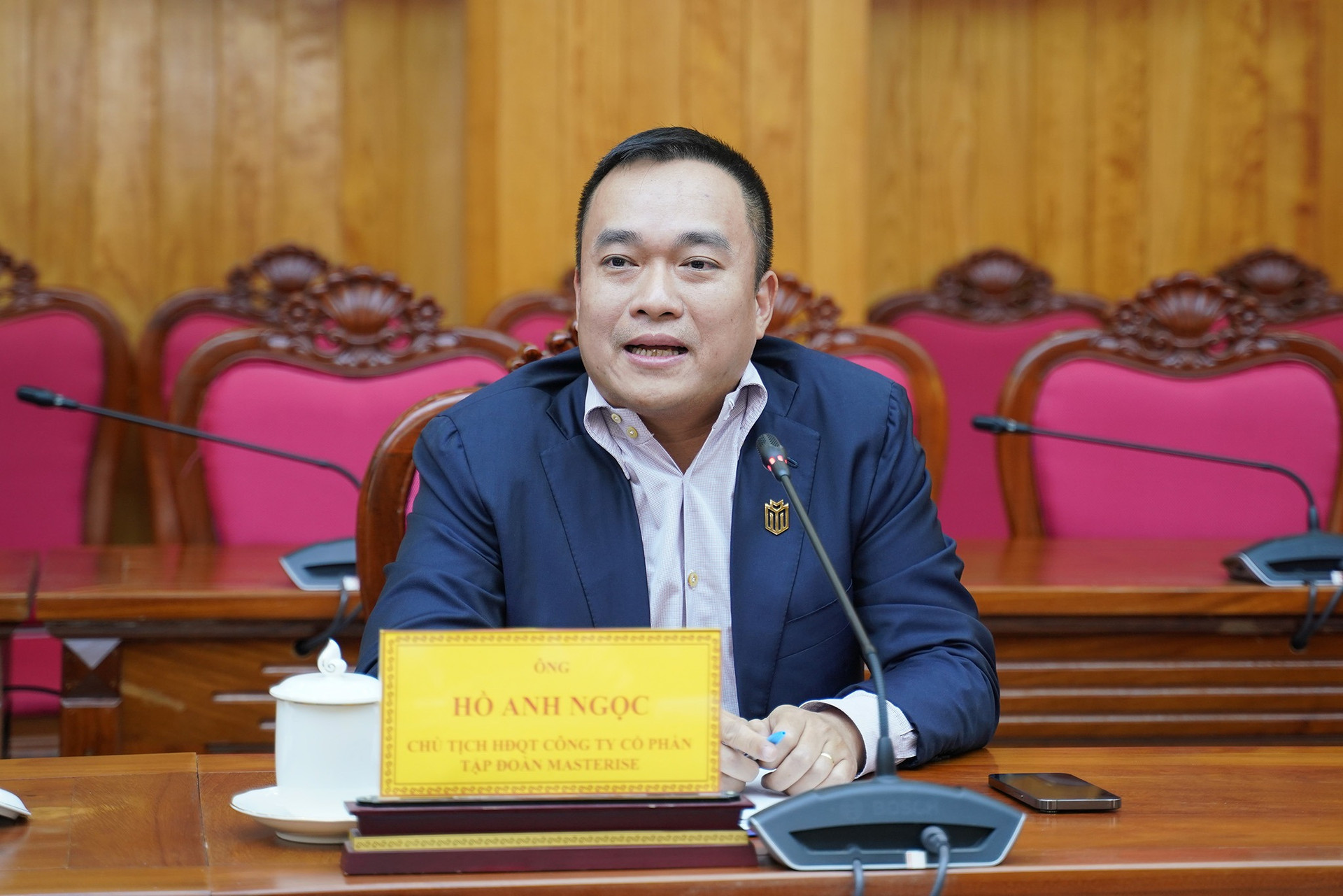 Ông Hồ Anh Ngọc, Chủ tịch HĐQT Tập đoàn Masterise phát biểu tại buổi làm việc. Nguồn ảnh: UBND tỉnh Lâm Đồng Ông Hồ Anh Ngọc, Chủ tịch HĐQT Tập đoàn Masterise phát biểu tại buổi làm việc. Nguồn ảnh: UBND tỉnh Lâm Đồng