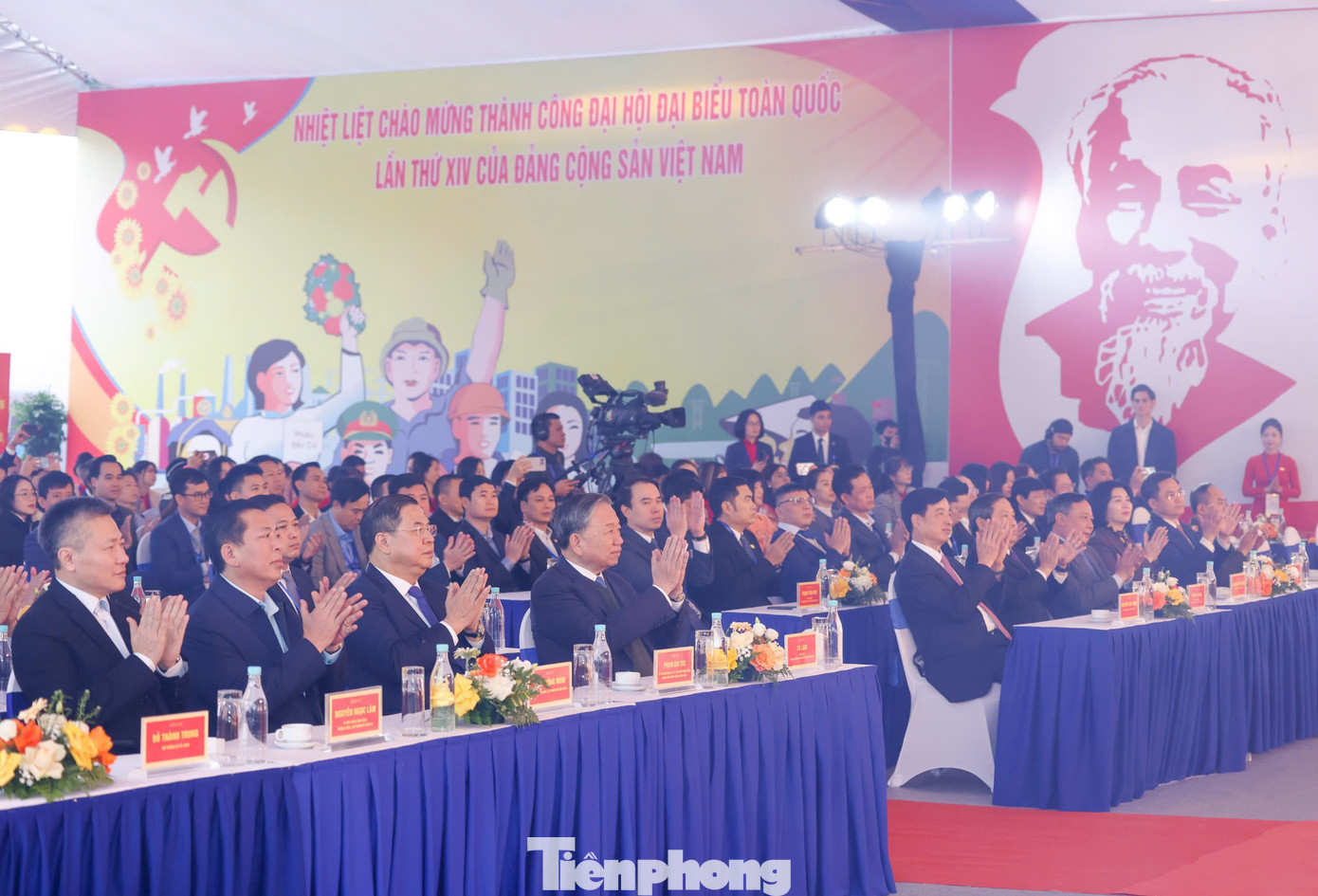Tổng Bí thư Tô Lâm và các đại biểu dự Lễ khởi công Dự án Khu đô thị đa mục tiêu Bắc Thăng Long - Urban City. Ảnh: Như Ý. tp-22tbt.jpg