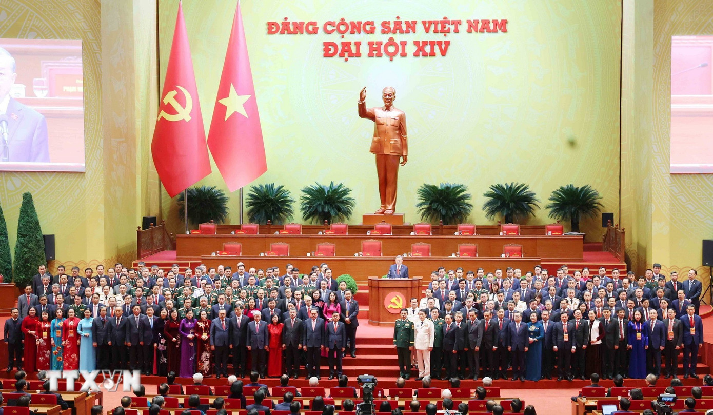 Ban Chấp hành Trung ương Đảng khóa XIV ra mắt Đại hội. (Ảnh: TTXVN). tienphong-22dang5.jpg