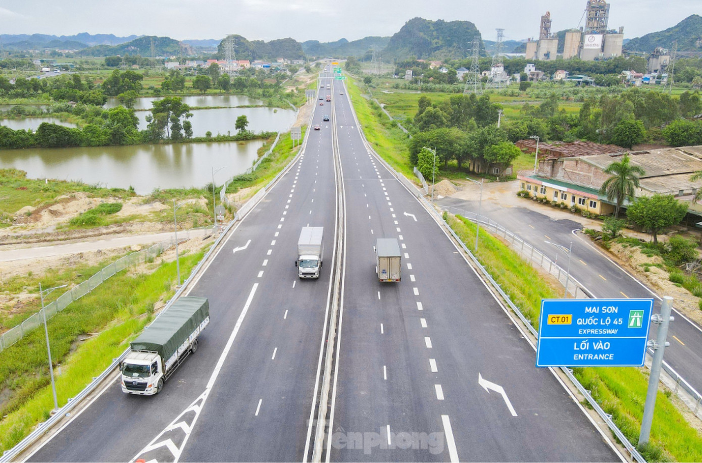 Đến năm 2050, hệ thống đường bộ cao tốc Việt Nam sẽ gồm 43 tuyến, với tổng chiều dài gần 9.000 km. Ảnh: Lộc Liên. cao-toc-mai-son-ql45.jpg