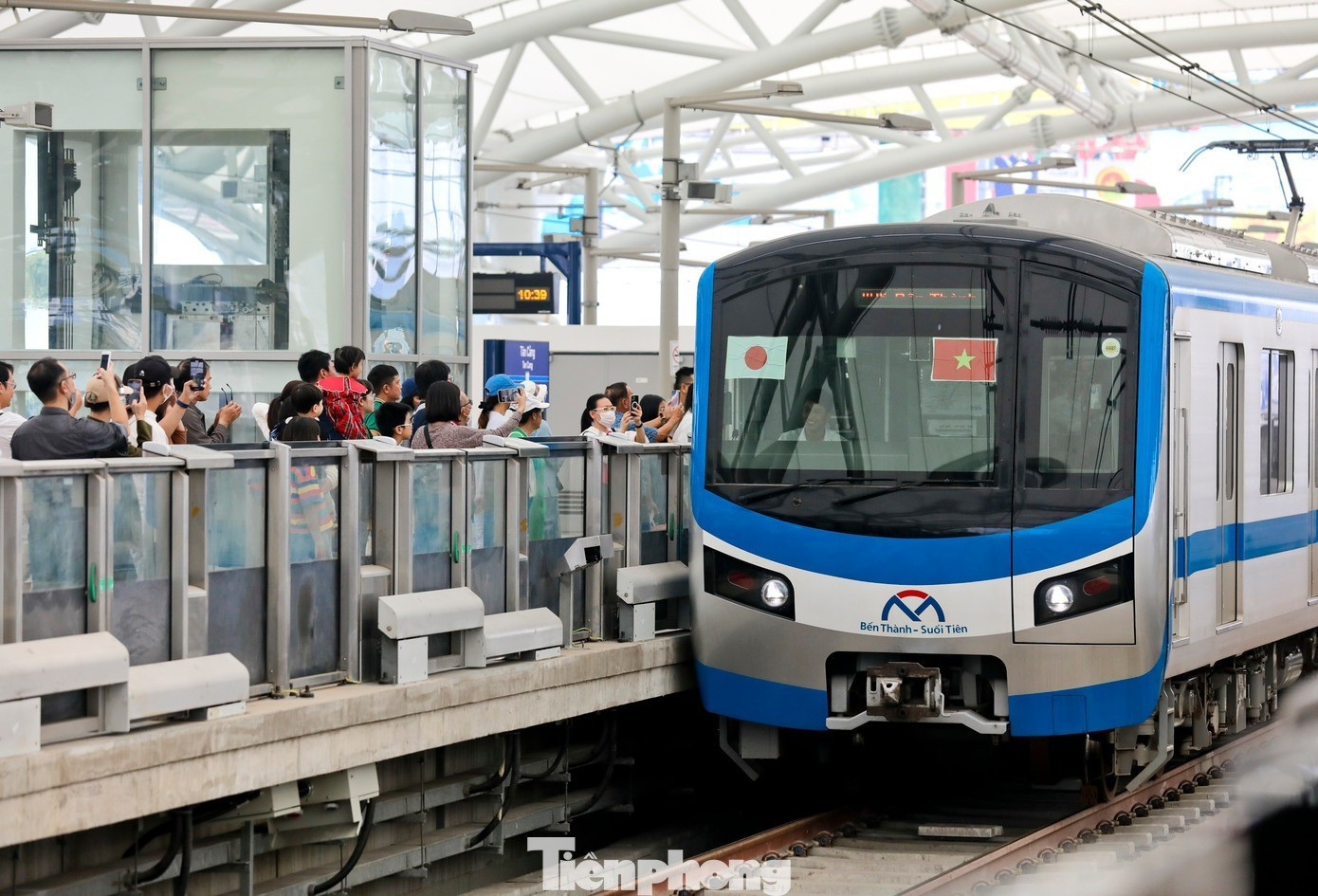 Metro số 1 TPHCM sẽ tăng chuyến để đáp ứng nhu cầu đi lại gia tăng của hành khách trong dịp cao điểm Tết. Ảnh: Duy Anh 1.jpg